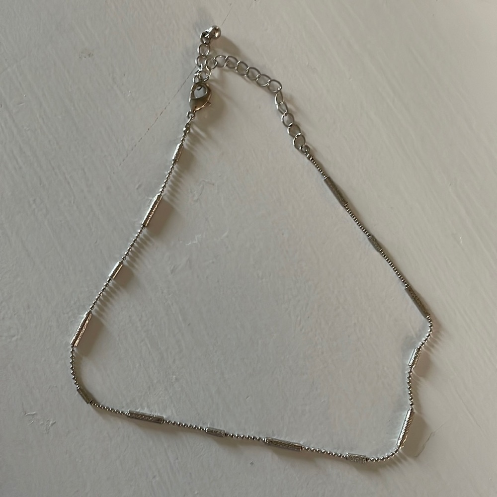 Uncommon James ready to mingle choker